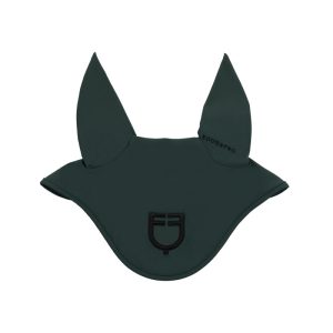 Technical fly veil with shaped ears