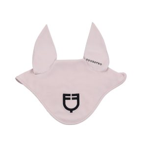 Technical fly veil with contrasting logo