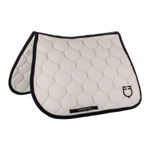 Jumping saddle pad with onion quilting