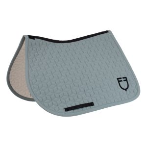 Jumping saddle pad with cube quilting