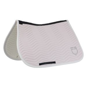 Jumping saddle pad with wave quilting