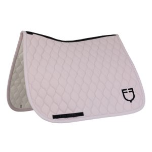 Dressage saddle pad with onion quilting